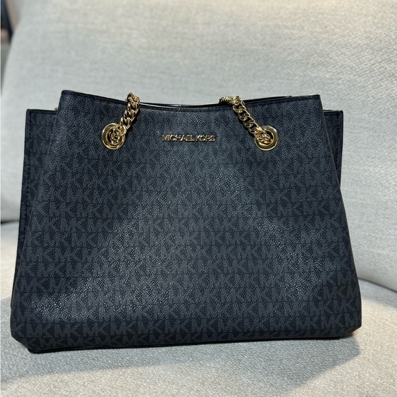 Michael Kors Black Shoulder Bag with Gold Chains - Picture 1 of 8